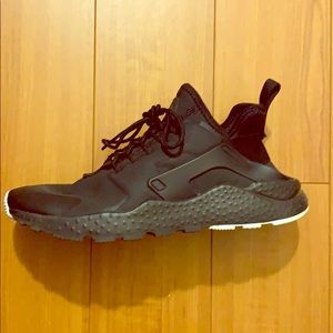 Black Nike Air Huarache Sneakers